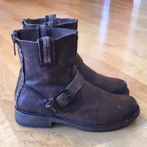 FRYE Vicky Artisan Back Zip Leather Boots